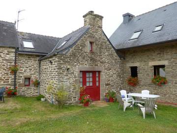 Gîte pour 3 personnes, avec jardin et vue à Lopérec