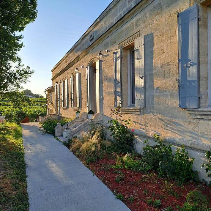 Location de vacances pour 4 personnes, avec Terrasse et Jardin ainsi que Piscine et Vue à Saint-Christophe-des-Bardes