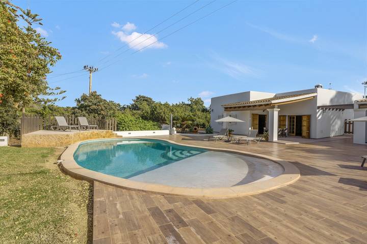Villa für 4 Personen, mit Garten
