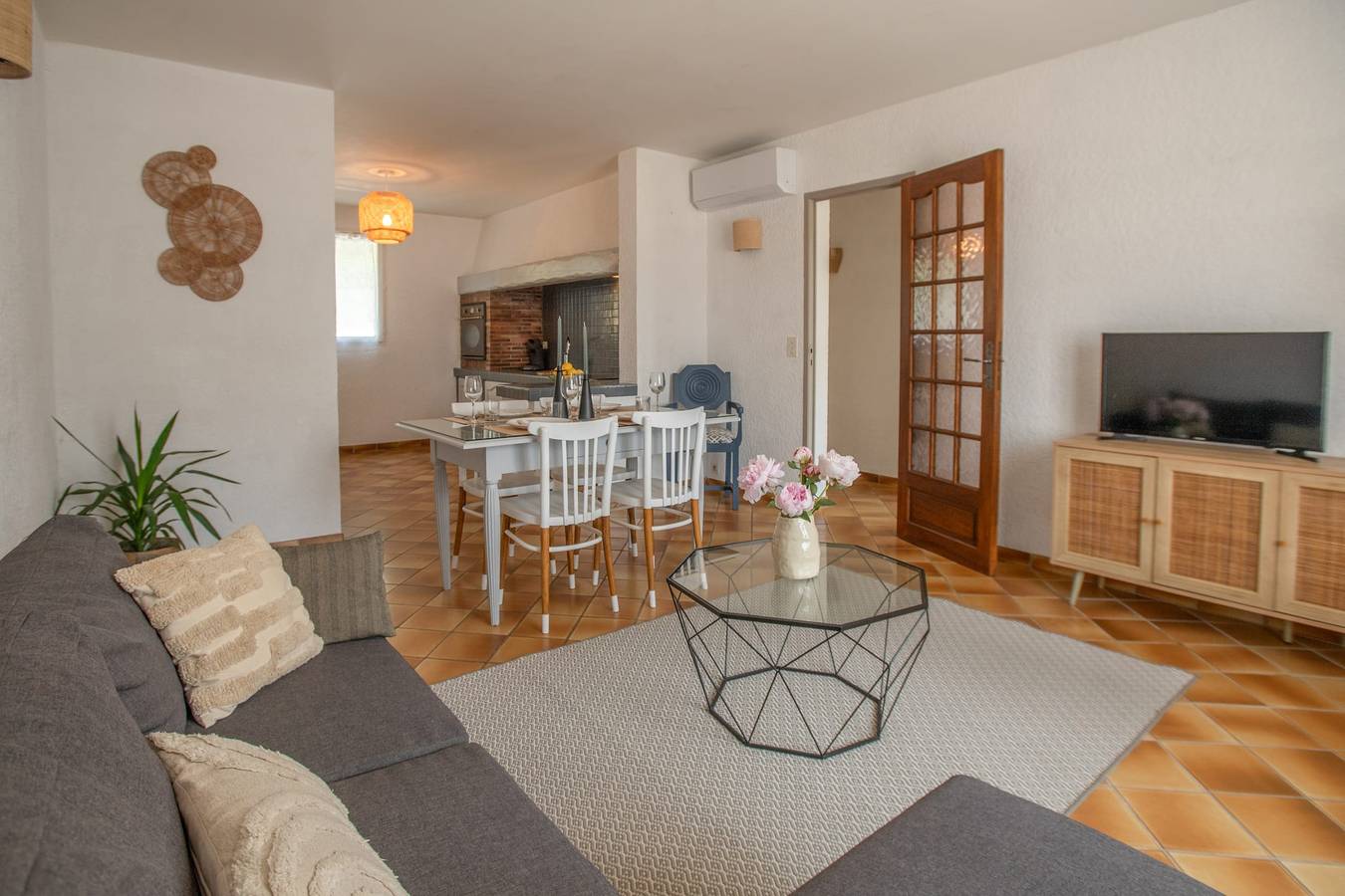 Ganze Wohnung, Appart Limonella - Appart avec terrasse et clim in Fontvieille, Arles und Umgebung