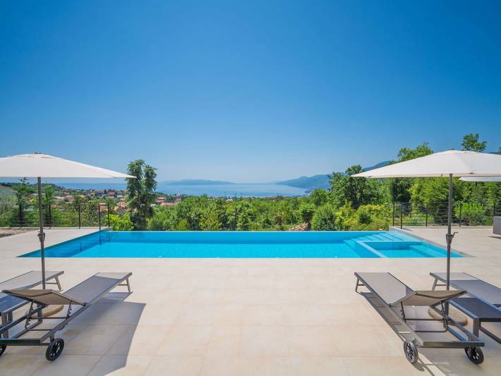 Villa für 8 Personen, mit Whirlpool und Garten sowie Terrasse in Opatija Riviera