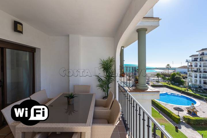Apartamento de vacaciones para 6 personas, con jardín además de piscina y terraza - 1