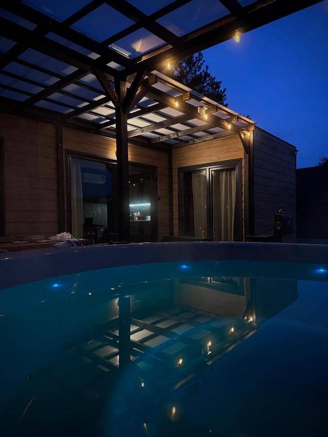 Location de vacances pour 6 personnes, avec jardin et piscine ainsi que vue et sauna dans Radawa