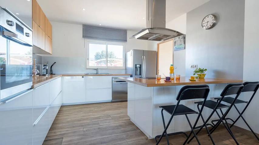 Location de vacances pour 9 personnes, avec Terrasse ainsi que Jardin et Piscine à Cessenon-sur-Orb - 4