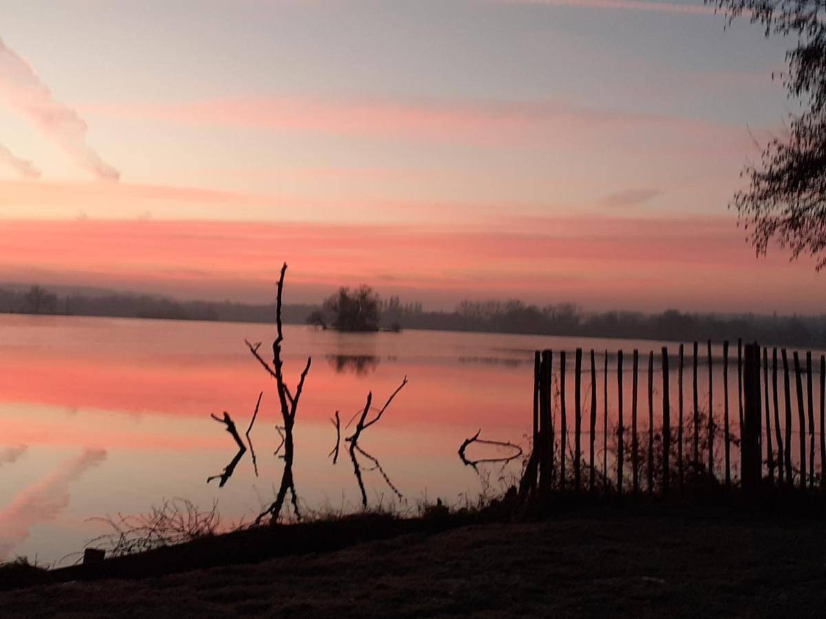Au Bord de L'Eau in Écluzelles, Région de Dreux