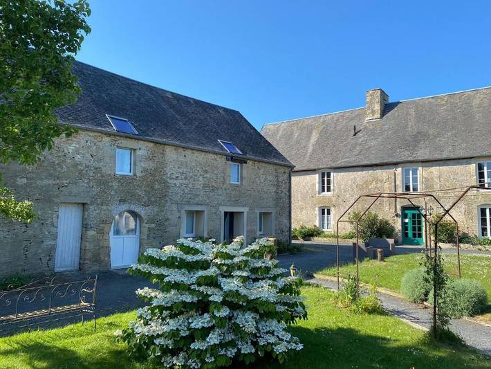 Maison d’hôte pour 2 personnes, avec Terrasse et Jardin ainsi que Piscine et Vue à Grandcamp-Maisy