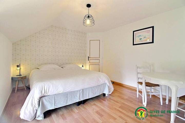 Location de vacances pour 6 personnes, avec Terrasse et Jardin à Limerzel - 4