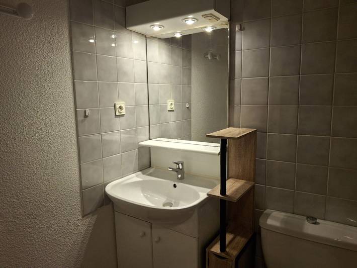 Estudio entero, Estudio luminoso con Wifi y estacionamiento en Brides-les-Bains in Brides-les-Bains, Massif de la Vanoise