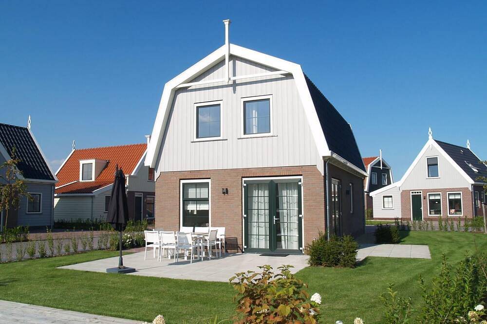 Bungalow mit 4 Schlafzimmern, 2 Bädern und einer Terrasse in Markermeer
