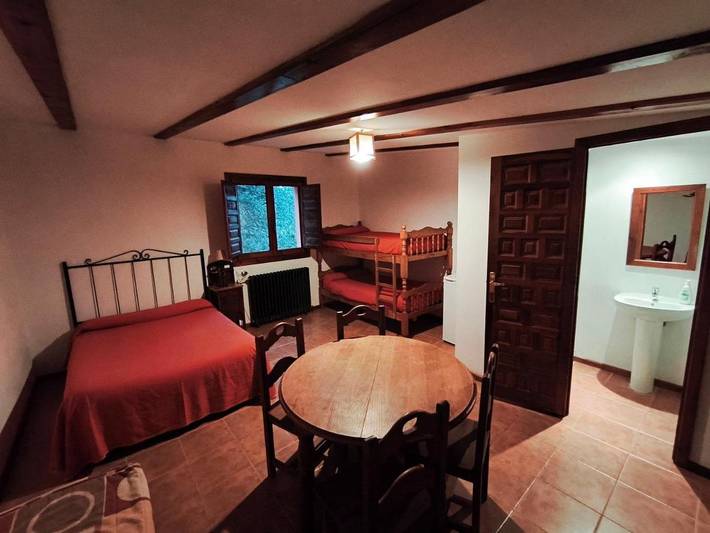 Casa de vacaciones para 21 personas, con jardín y vistas, Se admiten mascotas en Provincia de Teruel