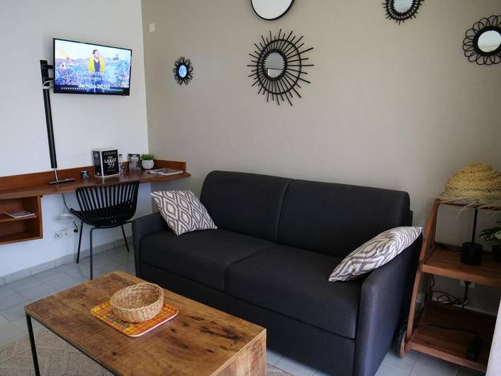 Appartement de vacances pour 3 personnes, avec terrasse ainsi que jardin et piscine