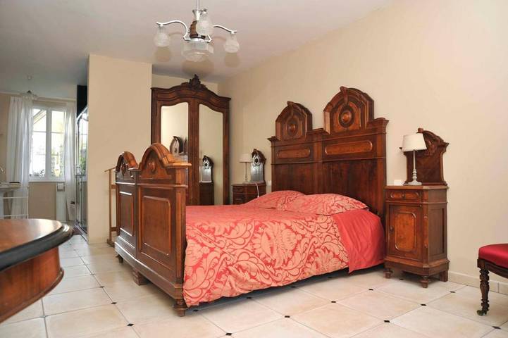 Location de vacances pour 3 personnes, avec terrasse ainsi que vue et jardin à Couddes
