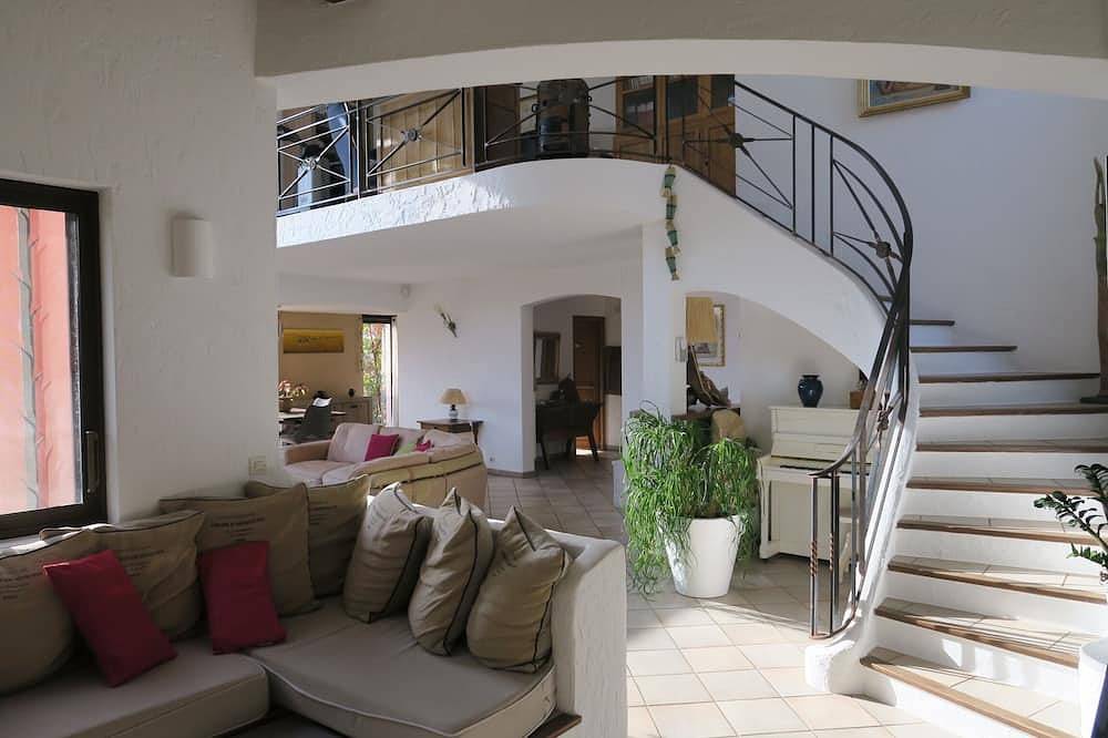 Villa Fleurie sehr schöne Architektenvilla, Schwimmbad, 6 km vom Stadtzentrum entfernt. in Nizza, Nizza und Umgebung