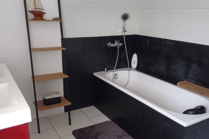 Location de vacances pour 2 personnes, avec terrasse et jardin à Longué-Jumelles - 4