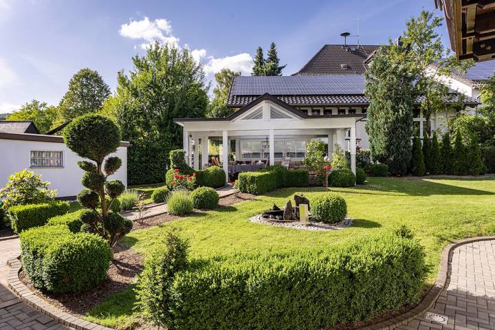 Geheel appartement, Vakantiewoning 'Kleine Auszeit' met gemeenschappelijk terras, tuin en wifi in Eslohe, Hochsauerlandkreis