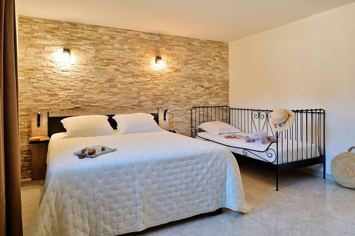 Location de vacances pour 3 personnes, avec jardin et terrasse à Occhiatana - 2