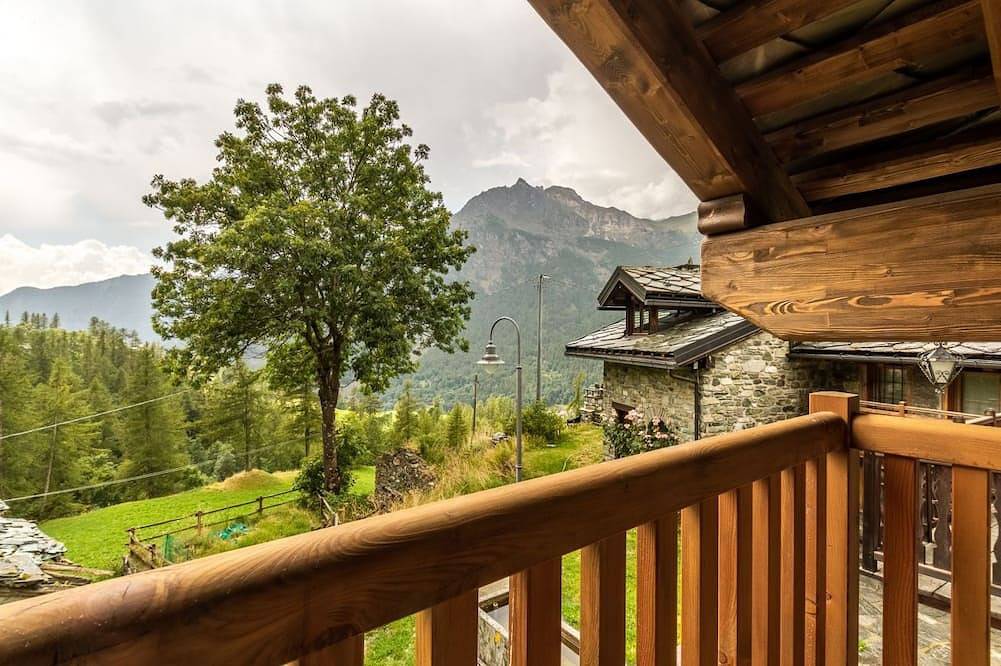 Chalet Pessey|Il tuo chalet privato con giardino a 400mt dal Pistone in Cervinia, Valtournenche