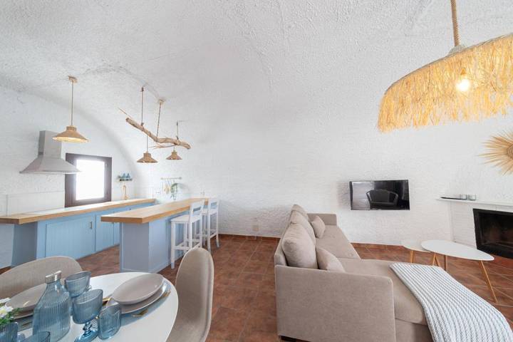 Casa rural para 4 personas, con jardín además de piscina y vistas en Comarca de Baza