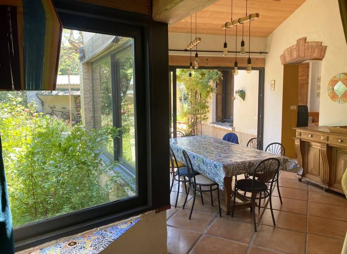 Gîte pour 12 personnes, avec jardin et terrasse à Corbère