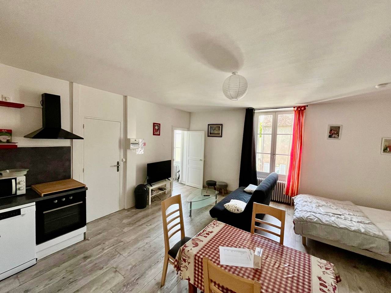Ganze Wohnung, Appartement proche des Thermes avec Wifi, Parking gratuit, et équipements modernes in La Roche-Posay, Vienne