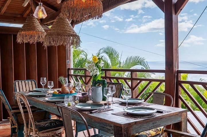 Maison d’hôte pour 8 personnes, avec jardin et piscine, animaux acceptés à Bouillante