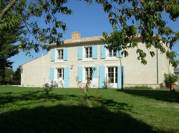 Gîte pour 5 personnes, avec piscine ainsi que terrasse et jardin à Saint-Pierre-d'Amilly