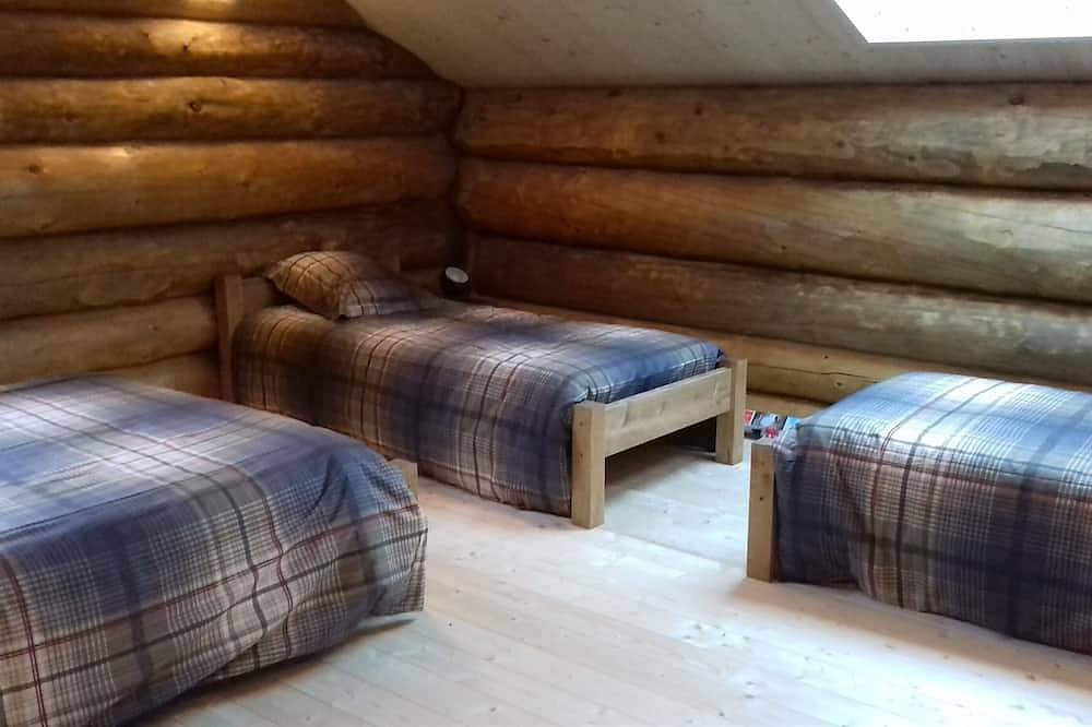 Log cabin with 25 m2 terrace and unobstructed view in La Pesse, Regionaler Naturpark Hochjura