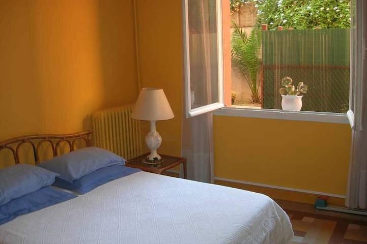 Ganze Wohnung, Große T2 Charakter, Innenstadt mit Garten / Terrasse. in Perpignan, Côte d'Améthyste