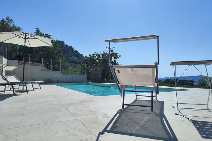 Graziesole Farmhouse whole house exclusively, facing the Sibillini Mountains in Penna San Giovanni, Macerata Provinz