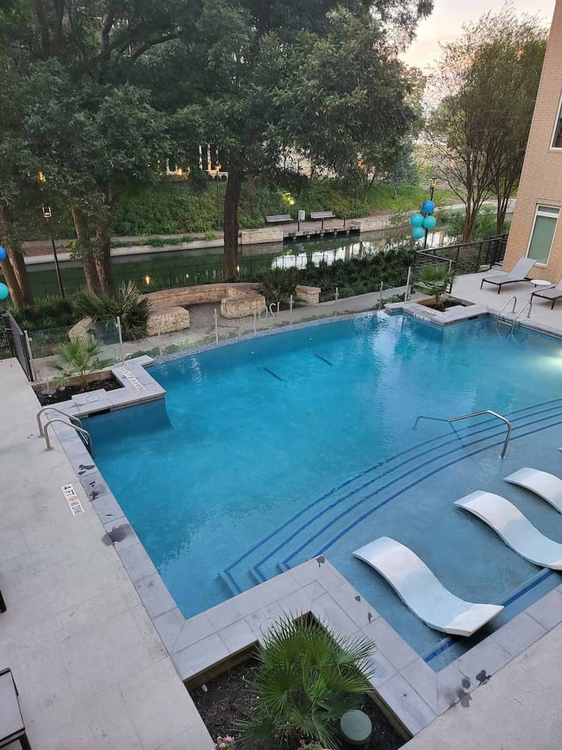 Apartamento vacacional entero, Piscina Riverwalk Luxury Haven, estacionamiento gratuito in San Antonio, Condado de Bexar