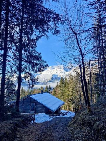 Maison de campagne pour 6 personnes, avec terrasse et vue, animaux acceptés à Les Clefs