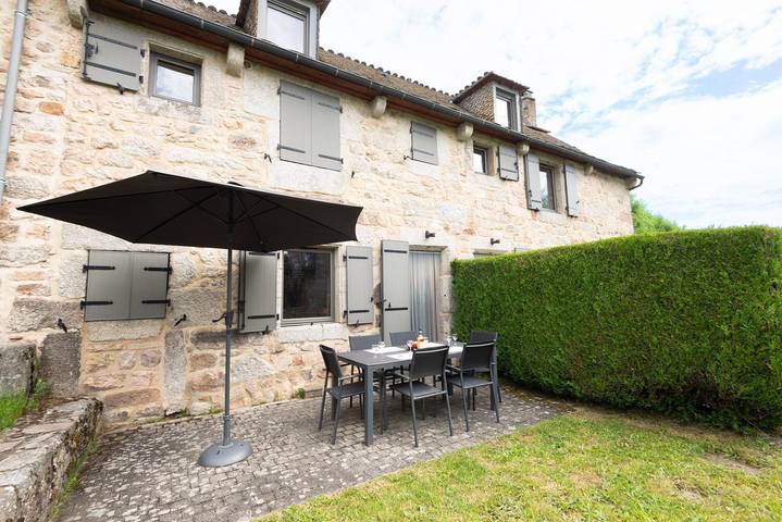 Gîte pour 6 personnes, avec Terrasse dans La Fage-Saint-Julien