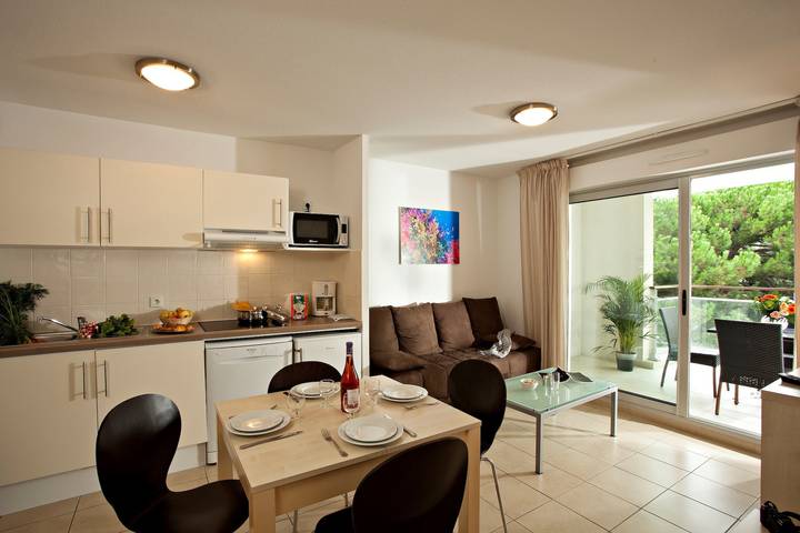 Ferienwohnung für 4 Personen, mit Balkon und Pool in Cagnes-sur-Mer