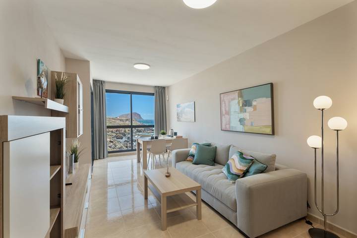 Apartamento entero, Vacaciones 'Maresía' con vistas al mar, terraza privada y Wi-Fi in Los Abrigos, Granadilla de Abona