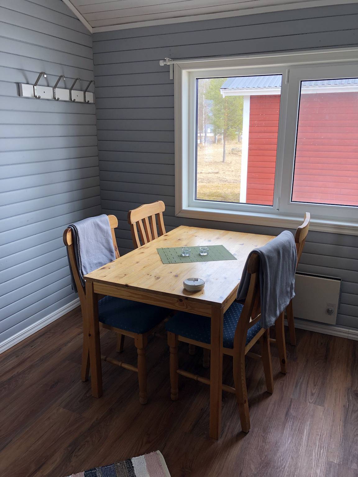 Gemütliche Ferienhütte am See in Lappland in Västerbotten