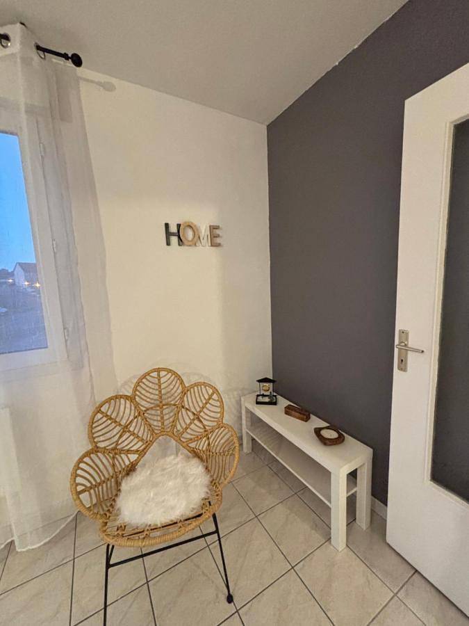 Gîte pour 5 personnes, avec terrasse, animaux acceptés à Pont-de-Chéruy - 3