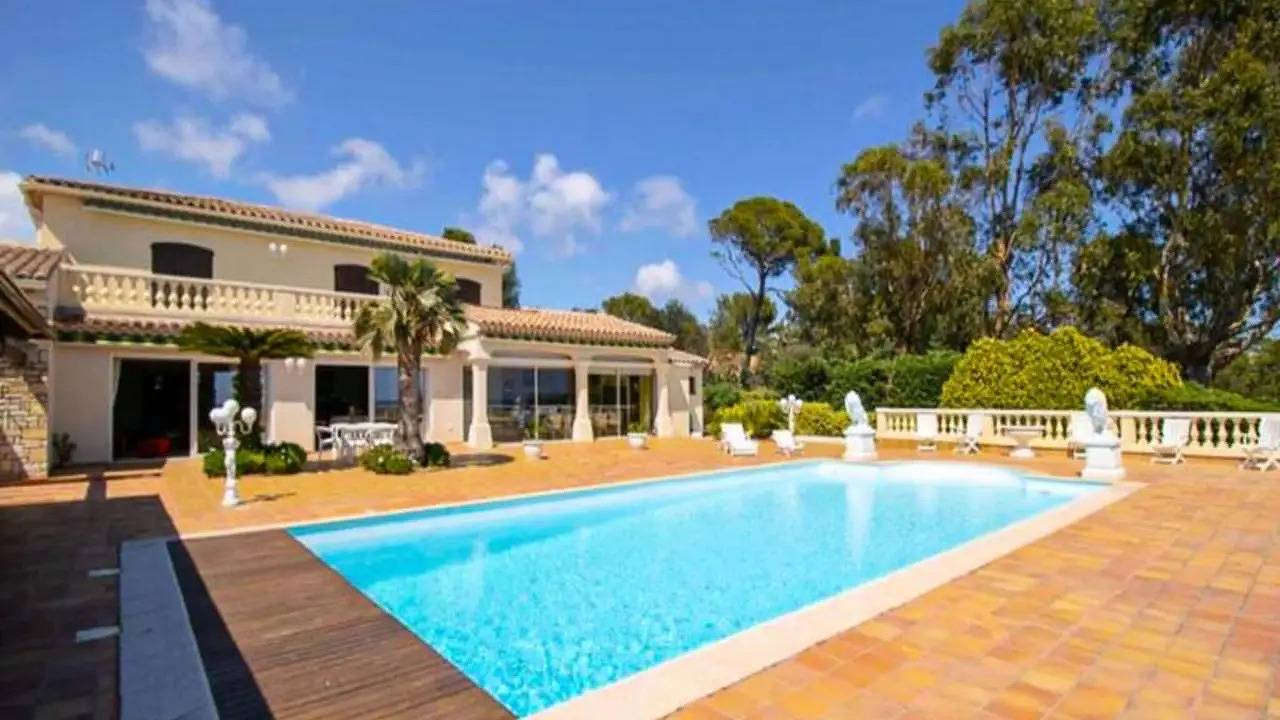 Apartamento vacacional entero, Apartamento Sea Breeze con piscina y aparcamiento, a 900 m de la playa in Agay, Saint-Raphaël (Var)