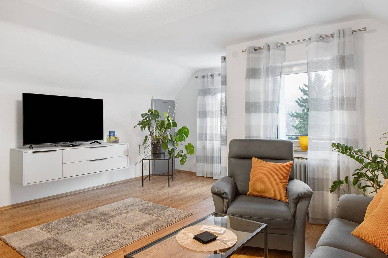 Ganze Wohnung, Ferienwohnung Ahorn mit Gemeinschaftsgarten und Wlan in Müllheim, Südschwarzwald