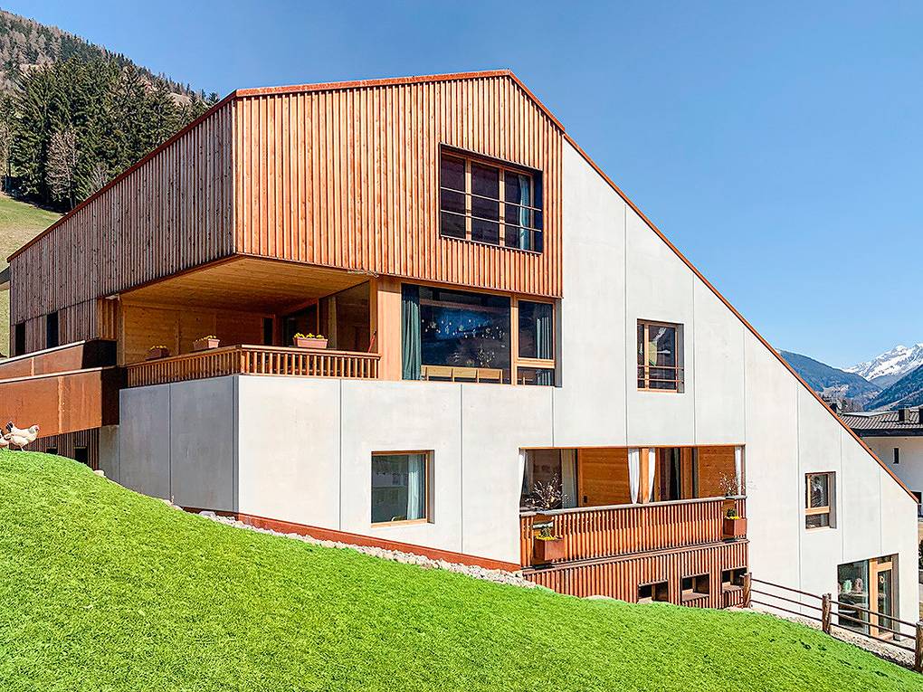 Feriehus for 18 personer med terrasse in Ahrn-dalen, Zillertal-Alperne