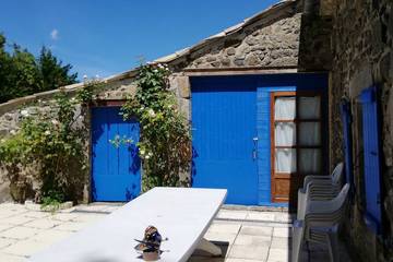Gîte pour 10 personnes, avec jardin ainsi que piscine et terrasse dans Col De L Escrinet