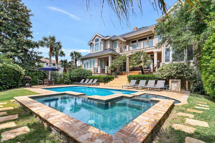 Chalet para 15 personas, con balcón y piscina - 1