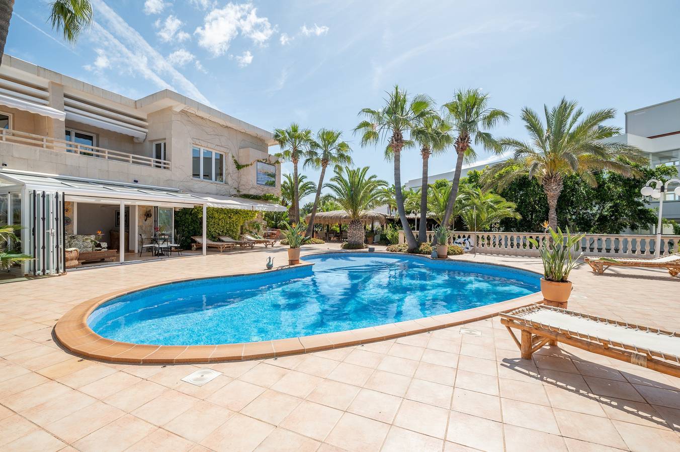 Villa "Quesada" Close to the Beach with Pool, Garden & Wi-Fi in Peguera, Calvià