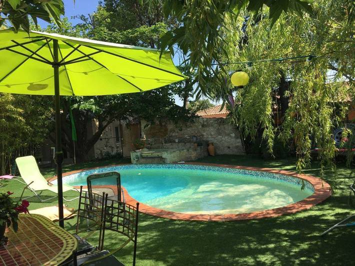Gîte pour 2 personnes, avec Terrasse ainsi que Jardin et Piscine