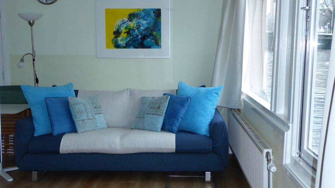Geheel appartement, Houseboat In The Center, 5 min walk to Tropical Museum, Free Wifi! in Amsterdam Oost, Nederlandse kust