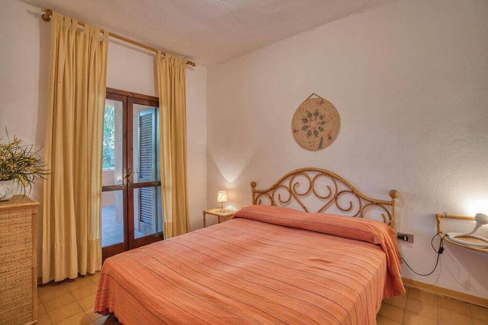 Ganze Wohnung, Schöne Bucht mit weißem Sand und kristallklarem Meer gegenüber der Insel Tavolara in Porto Istana, Gallura