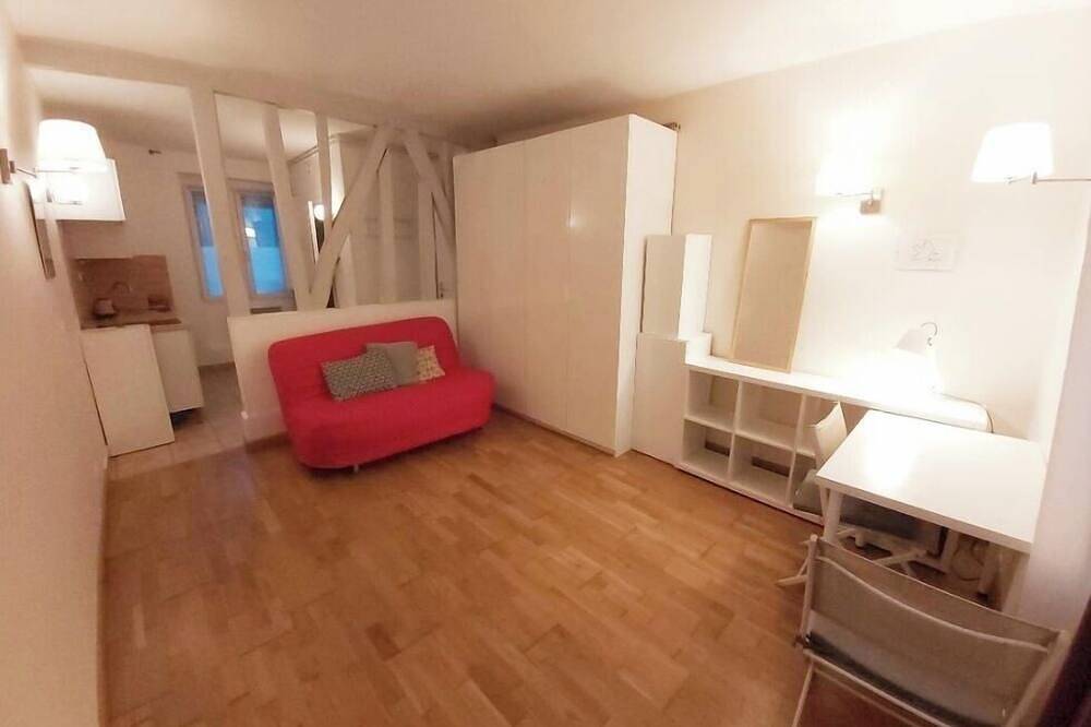 Appartement entier, Charmant studio, clair et calme, tout équipé. 2 min. métro Saint-Mandé ligne 1. in Vincennes, Val-de-Marne