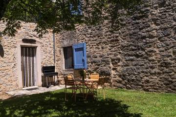 Gîte pour 6 personnes, avec piscine, animaux acceptés à Saint-Georges-de-Lévéjac