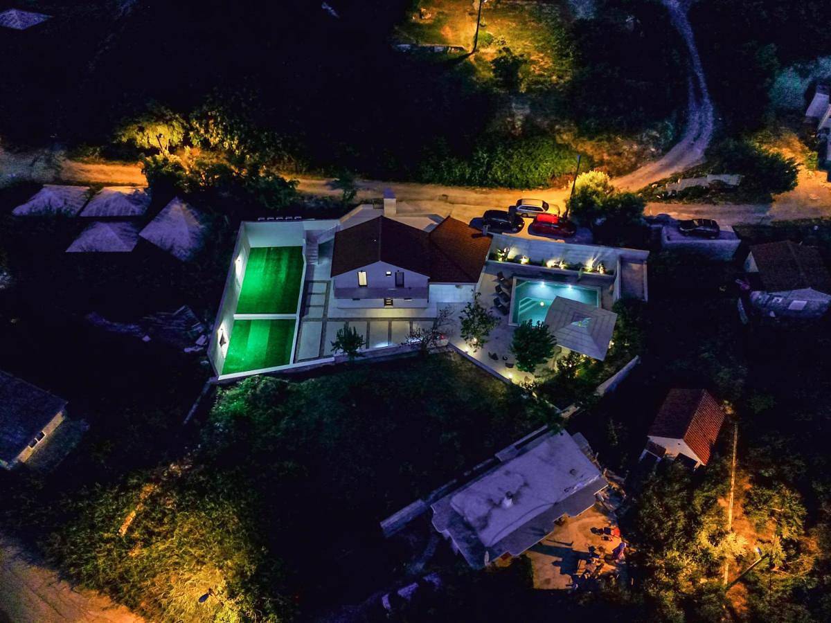 Mediterranean Oasis Seaside Villa with Pool in Split, Split-Dalmatien