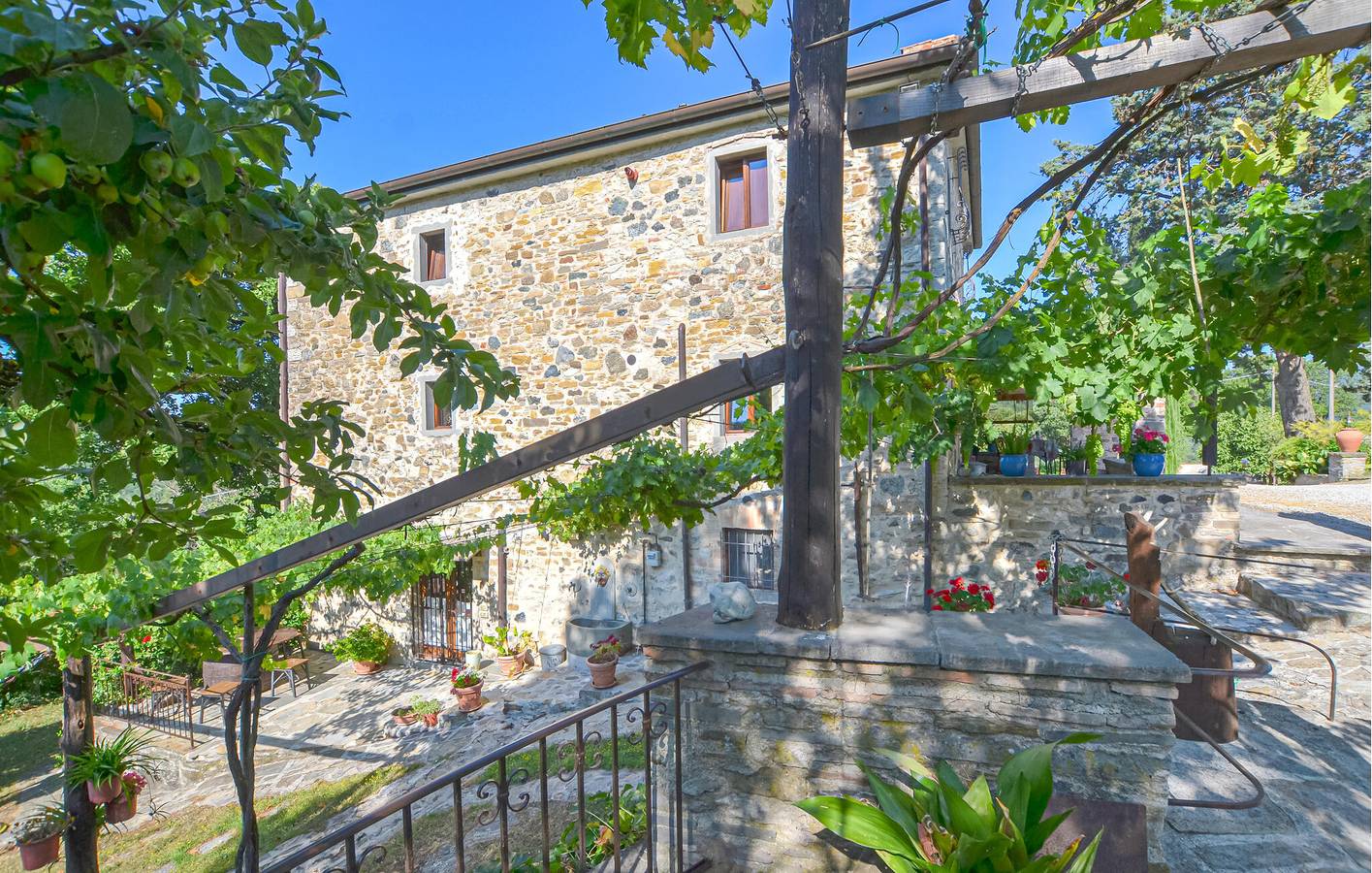 Gemütliche Wohnung mit Pool und Parkplatz, 2 km von Pieve Santo Stefano in Pieve Santo Stefano, Valtiberina