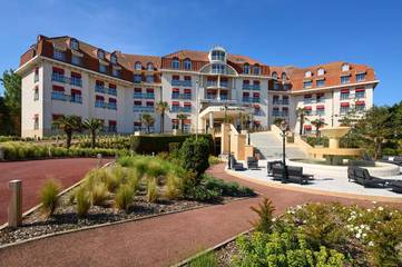 Hôtel pour 10 personnes, avec terrasse ainsi que sauna et piscine, animaux acceptés dans Parc équestre du Touquet Paris-Plage